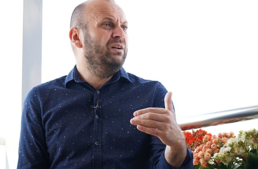  Mushkolaj: Tash kur VV’së i duhet me e kamuflu diqysh zgjedhjen e nënkryetarit nga Lista Serbe, votimi në pako është OK – Mashtures