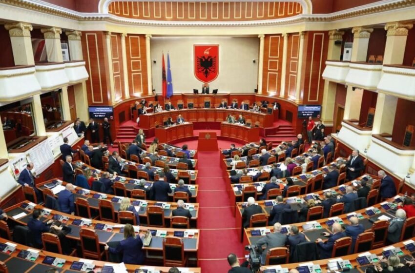  Gjyqi në Hagë, Kuvendi i Shqipërisë miraton deklaratën për pafajësinë e ish-liderëve të UÇK-së