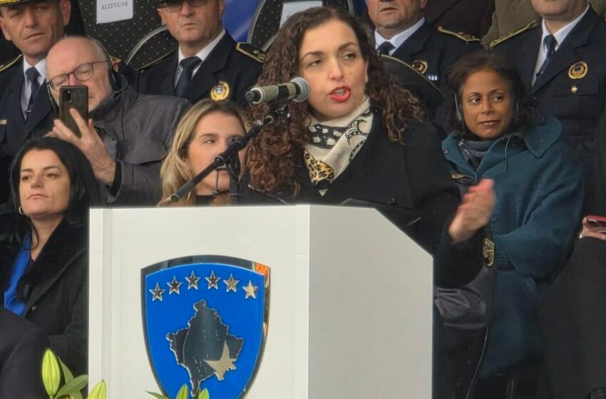  Një orë para nisjes, presidentja Osmani i jep mbështetje të fuqishme protestës për çlirimtarët