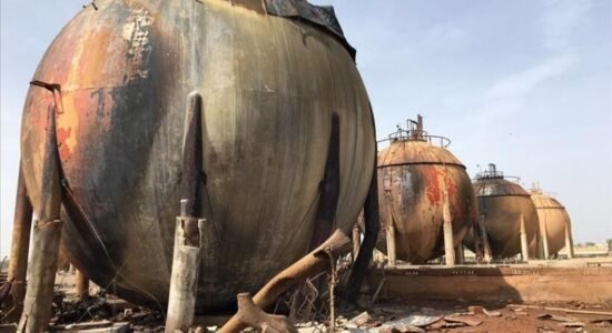 Sulmi amerikano-izraelit godet rezervuarët e gazit në Iranin jugor, ndalon prodhimin në dy rafineri