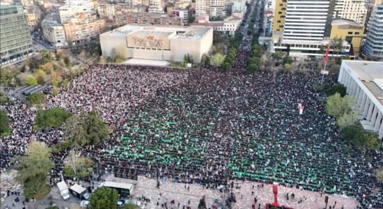 Besimtarët muslimanë në vendet e rajonit falin namazin e Fitër Bajramit