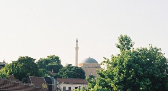 Krerët e Maqedonisë së Veriut urojnë Fitër Bajramin