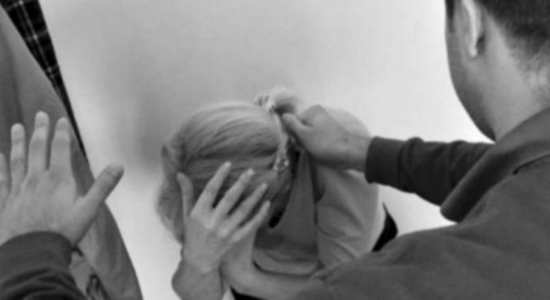 Arrestohet 23-vjeçari, dyshohet se ka rrahur nënën