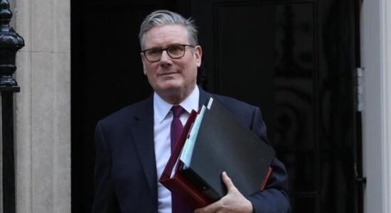 Kryeministri britanik kërkon “zgjidhje të shpejtë” të konfliktit në Lindjen e Mesme