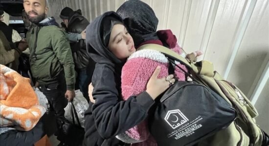 Kthehen në Gaza përmes pikës kufitare Rafah, 28 pacientë palestinezë dhe shoqëruesit e tyre