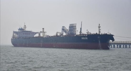 Irani lejon kalim të sigurt nëpër Ngushticën e Hormuzit për anijet që nuk janë të përfshira në “agresion”