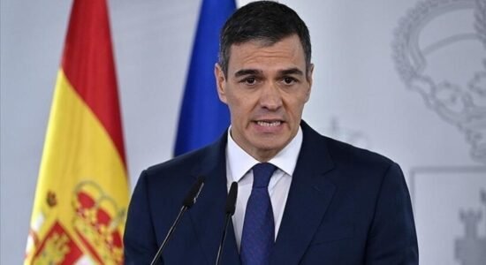 Kryeministri spanjoll: Qëndrimi për Ukrainën dhe Grenlandën të vlejë edhe për Gazën dhe Libanin
