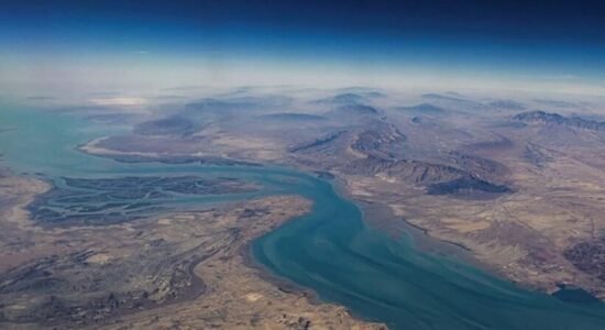 Islamabadi: Irani pranon të lejojë edhe 20 anije të tjera me flamur pakistanez të kalojnë në Ngushticën e Hormuzit