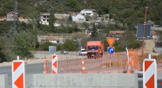 (VIDEO) Bllokohet autostrada Trebenishtë-Strugë-Qafë Thanë! Zona mbrohet nga UNESKO