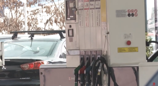 (VIDEO) Pas një muaji shtrenjtimi, çmimi i dizelit nuk ndryshon