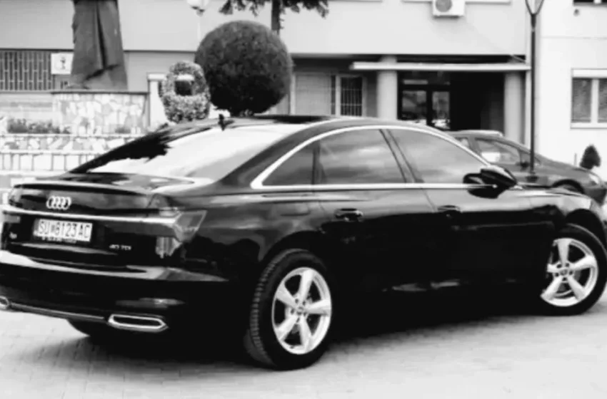  Për shkak të borxhit, Komuna e Strugës nuk mund ta shesë në ankand veturën Audi të Ramiz Merkos