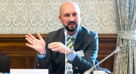 (VIDEO) Kuvendi e zgjodhi Nenad Savevskin si kryeprokuror të shtetit