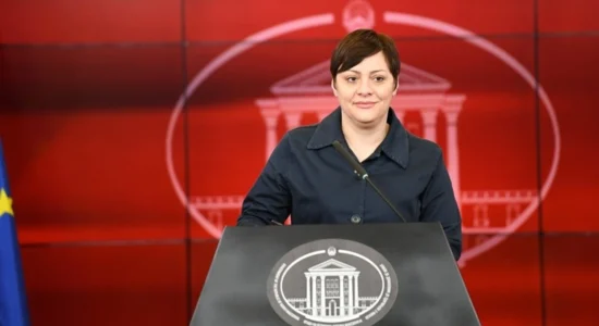 Dimitrieska-Koçoska: Udhëheqim procedurë transparente për kthimin e tatimit të solidaritetit, filloi pagesa e pjesës së parë