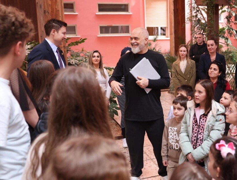 Fëmijët e Manastirit në Kryeministri  takim me Edi Rama