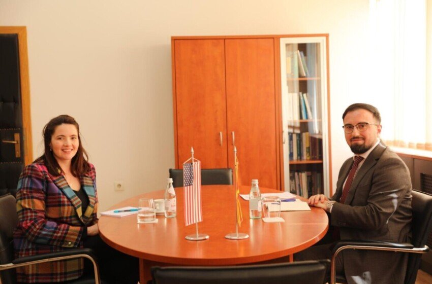  Sabriu takon zyrtaren e Departamentit të Shtetit, diskutojnë për reformat sociale dhe forcimin e qeverisjes