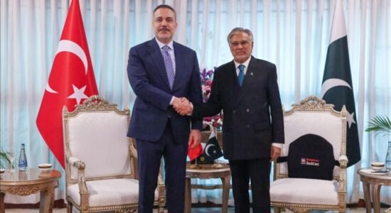 Kryediplomati turk takon homologun pakistanez në Islamabad