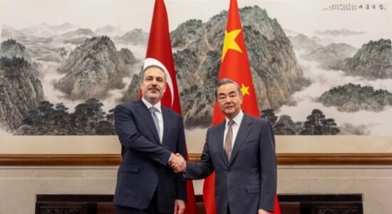 Ministri i Jashtëm turk diskuton zhvillimet rajonale me homologun kinez