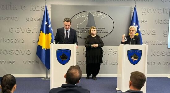 Kurti paralajmëron ftesa për liderët e partive opozitare për zgjedhjen e presidentit