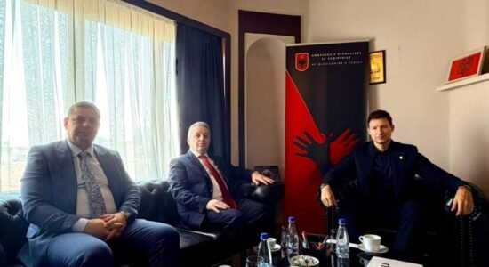 Meidani pret drejtorët e HALKBANK Shahbaz dhe Haxhipazin në Shkup, fokusi bisedës te bashkëpunimi dhe të rinjtë