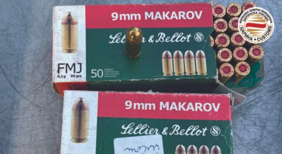 Zbulohen 580 plumba në autobusin e Durmo Tours, dy të arrestuar