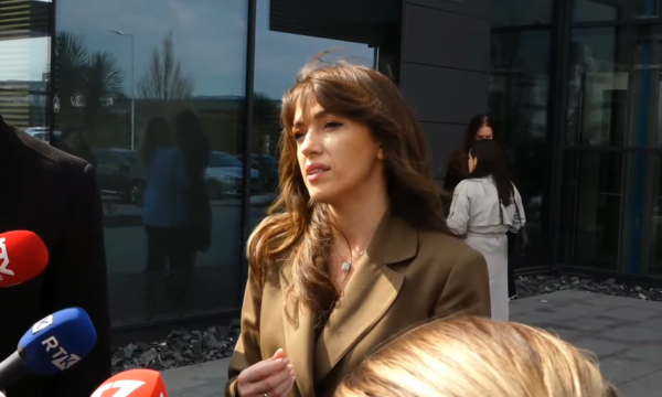 Dekreti  Haxhiu  Kushtetuesja të veprojë në përputhje me ndjeshmërinë e çështjes  Presidentja s është mbi Kuvendin  e minoi institucionin