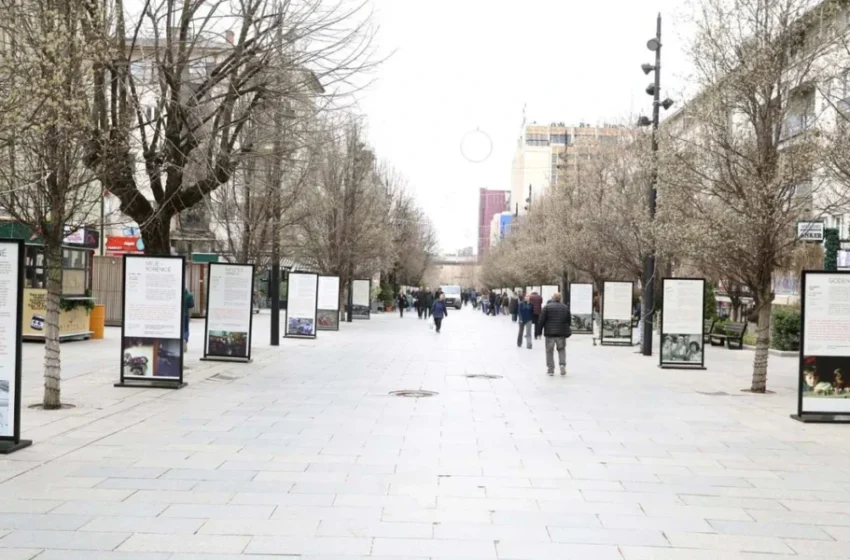  Pas reagimeve, sot largohet nga sheshi ekspozita “Masakrat në Kosovë 1998–1999”