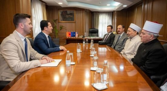 Zëvendëskryeministri Bekim Sali takon kryetarin e Bashkësisë Fetare Islame të Republikës së Turqisë, Sali Arpagush