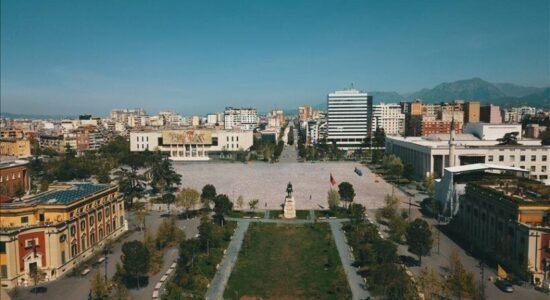 Ambasada e SHBA-së paralajmëron për kërcënime të mundshme në Shqipëri nga grupe të lidhura me Iranin