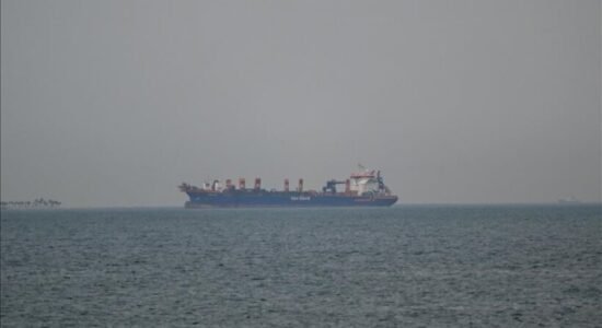 Vendet e Gjirit shqyrtojnë projekte të reja tubacionesh për të anashkaluar Hormuzin