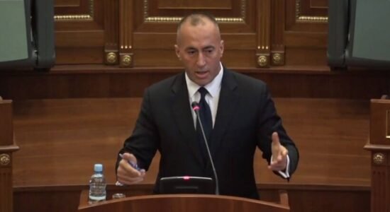 Haradinaj godet Kurtin: Ti shpenzon pare, ushqen zagarë, me fy shqiptarë