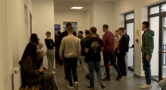 (VIDEO) Studentët thirrje profesionistëve t’i bashkohen protestës së 6 prillit