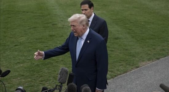 Trump u bën thirrje aleatëve të NATO-s që të “marrin guxim”, të dërgojnë anije në Ngushticën e Hormuzit