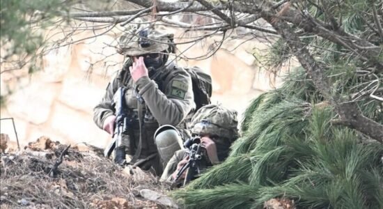 Familjet e ushtarëve izraelitë thonë se djemtë e tyre përballen me kushte “të paarsyeshme” në Libanin jugor