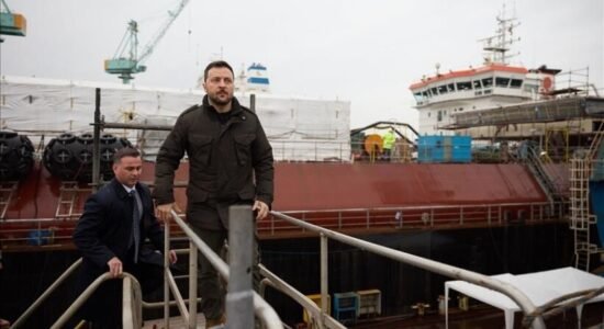 Zelenskyy: Ukraina është e gatshme të ndihmojë në zhbllokimin e Ngushticës së Hormuzit