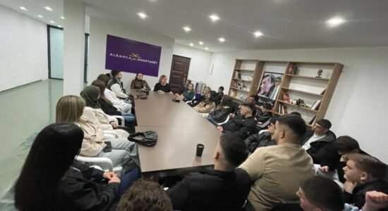 Dauti dhe Berisha mobilizojnë studentët për protestën e 6 prillit