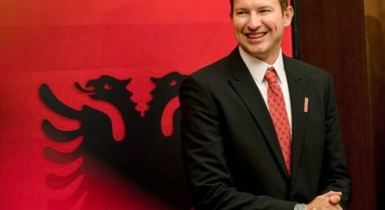 Denion Meidani: Burrat e shtetit mendojnë për brezin e ardhshëm, jo për politikë ditore