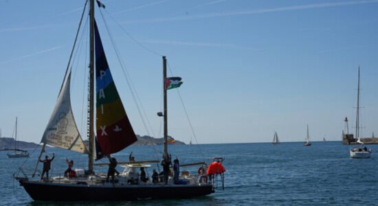 Anija e Greenpeace do t’i bashkohet flotës së ndihmës humanitare Global Sumud për në Gaza