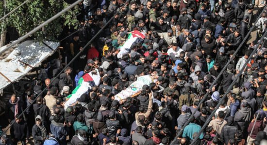 Sulmet izraelite në Gaza shkaktojnë 10 të vdekur dhe dhjetëra të tjerë të plagosur