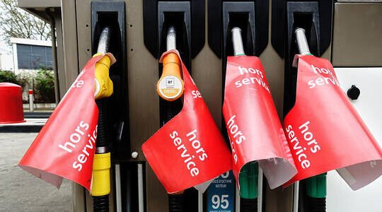 Franca drejt krizës energjetike? Rreth 18% e pikave të furnizimit përballen me mungesa të karburanteve