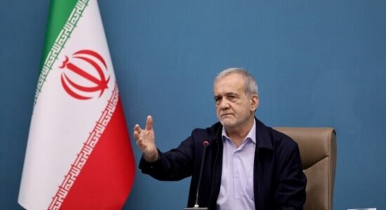 Presidenti iranian konfirmon pjesëmarrjen e Teheranit në bisedimet e Islamabadit pas armëpushimit me SHBA-në