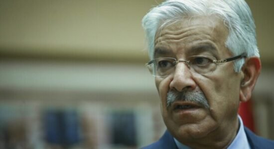 Ministri pakistanez i Mbrojtjes e quan Izraelin “mallkim për njerëzimin”