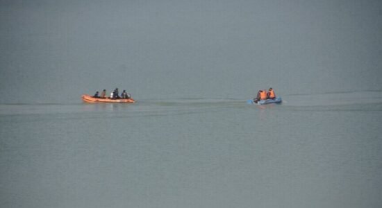 Përmbyset varka me pelegrinë në Indi, të paktën 10 viktima