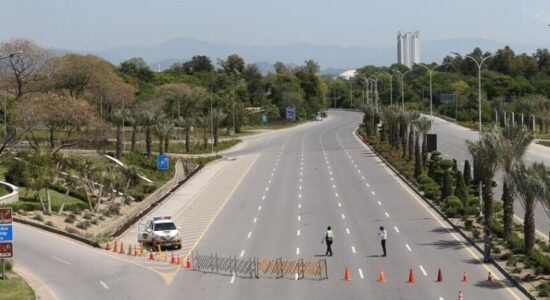 Delegacioni iranian i udhëhequr nga kryetari i parlamentit mbërrin në Islamabad për bisedime me SHBA-në