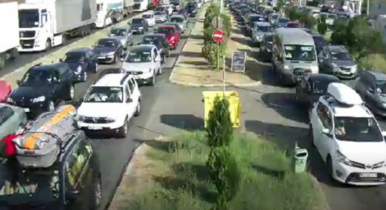 (VIDEO) Mbi 9 000 qytetarë kanë dalë përmes Tabanocit, 9 000 të tjerë drejt Greqisë