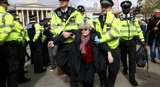 Policia britanike nis arrestimet në protestën kundër ndalimit të ‘Palestine Action’
