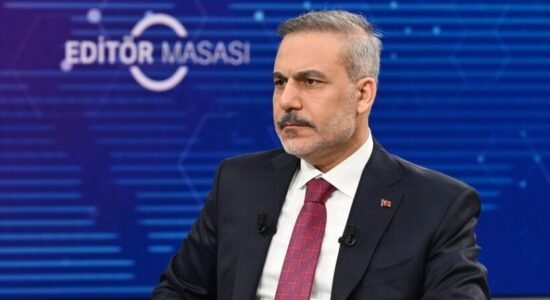 Turqia paralajmëron kundër zgjidhjeve ushtarake mbi Ngushticën e Hormuzit, bën thirrje për qasje paqësore