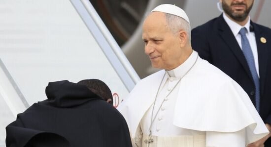 Papa Leoni dënon “fuqitë neokoloniale” për shkelje të së drejtës ndërkombëtare pas kritikave të Trumpit