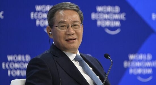 Kryeministri kinez premton rol më të madh në përpjekjet për paqe në Gjirin Persik