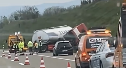 Përmbyset cisterna me karburant në autostradën  Ibrahim Rugova   një i lënduar