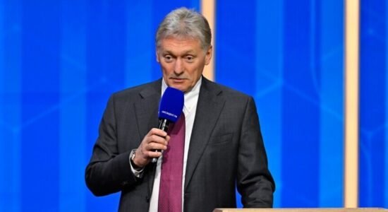 Kremlini: Nuk do të urojmë liderin opozitar hungarez për fitoren në zgjedhje